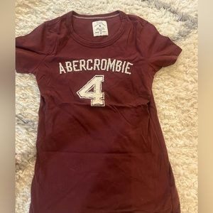 Nice Abercrombie to Fitch maroon short sleeve shirt